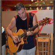 Insegnante di chitarra acustica e chitarra fingerstyle